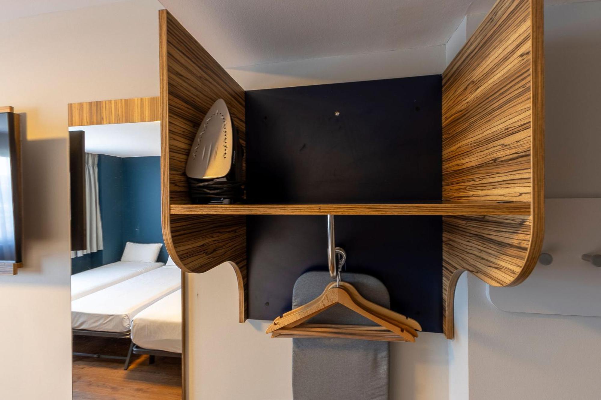 Travelodge Barcelona Poblenou — Photos 3